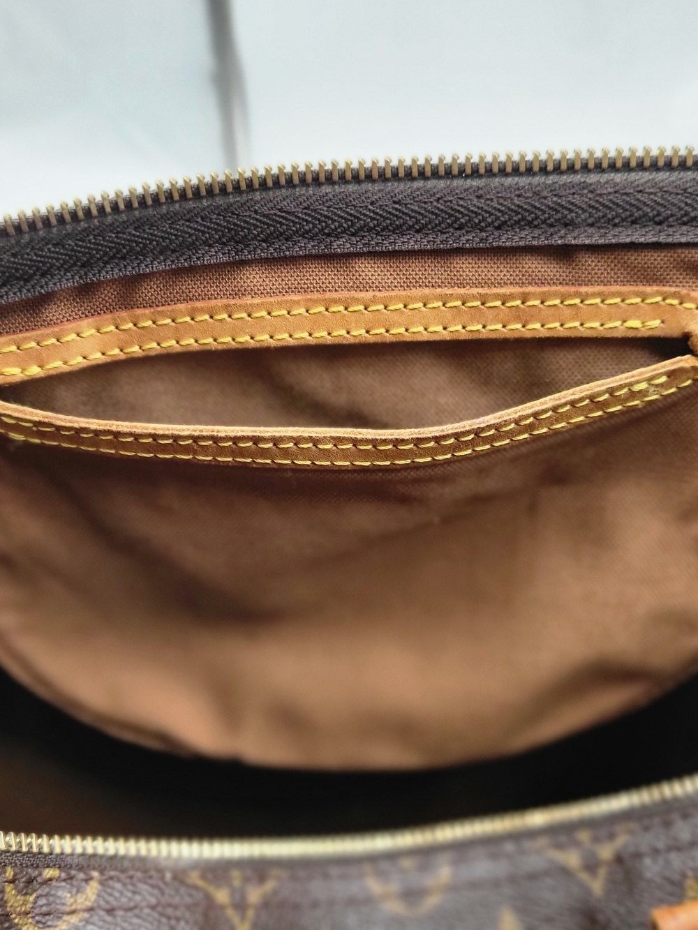 Louis Vuitton Monogram Canvas Speedy 35, Authentic, Vintage France 2002.. - Picture 8 of 16